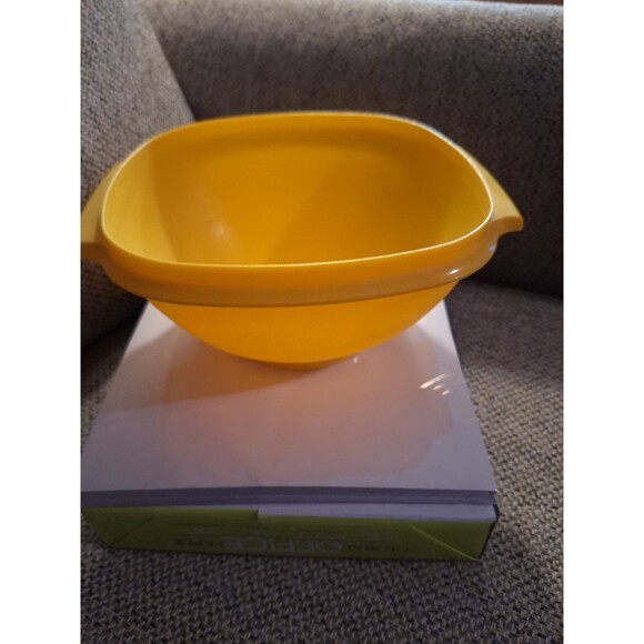 Tupperware 836-4 Servalier 6 cup Bowl Yellow Vintage No Lid‎ - Picture 1 of 4
